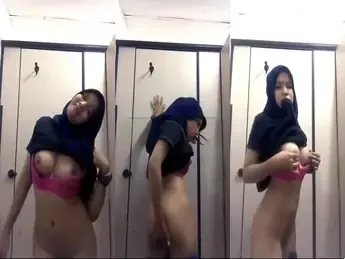 Bokep Indo ABG Hijab Sange Toilet Mall