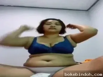 Cam Cewek BH Biru Bilang Mau Tidur Eh Malah Basah