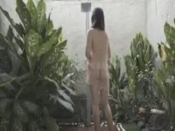 Chịch em gái của người yêu khi em ấy đang tắm