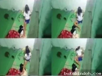 Ngintip Pasangan Mesum di Kontrakan, Memeknya Dihajar Sampe Bunyi Kenceng